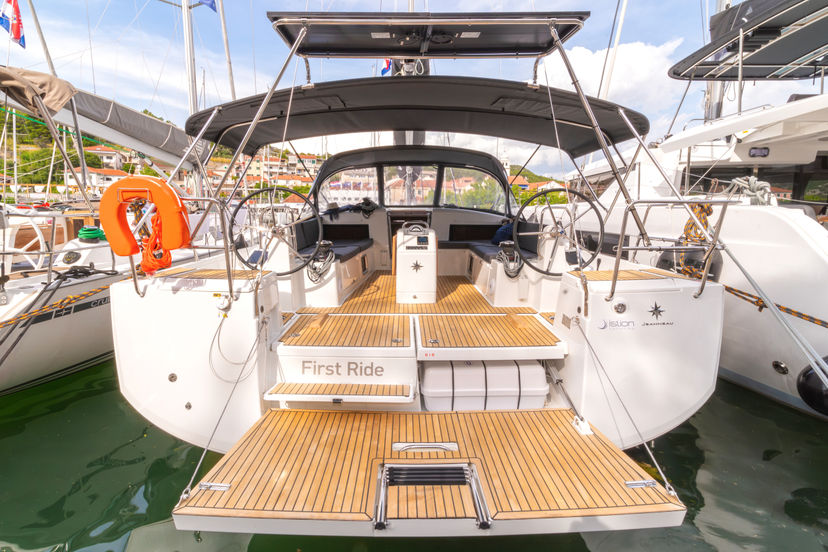 Jeanneau 49 First Ride