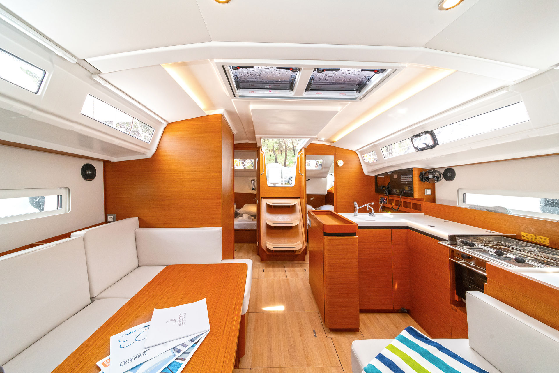 nausys-32308231-482137-_DSC0914_First Date_Jeanneau_Sun Odyssey 410_Istion Yachting_L.jpg