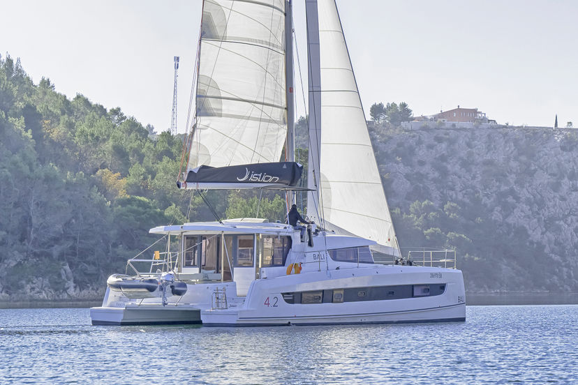 Catana 4.2 First Spark