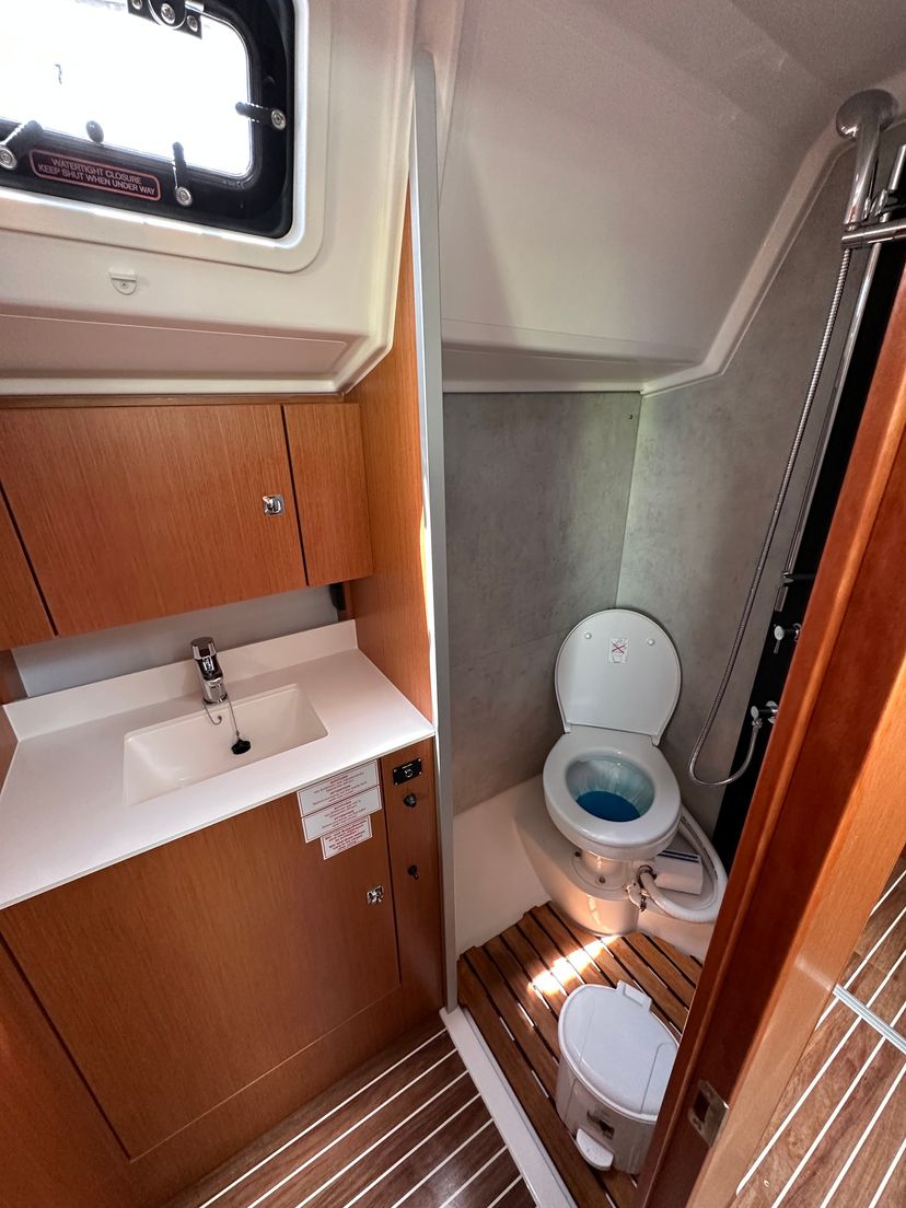 Bavaria Yachtbau C42 Leopard