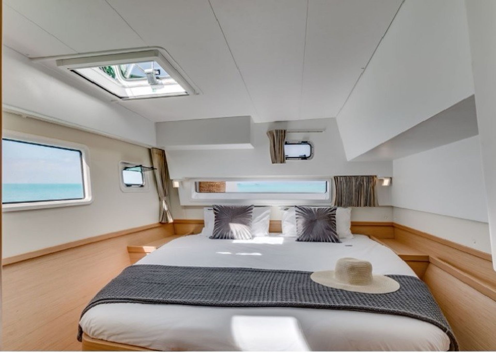 nausys-32475169-9870890-Lagoon42cabin..jpg