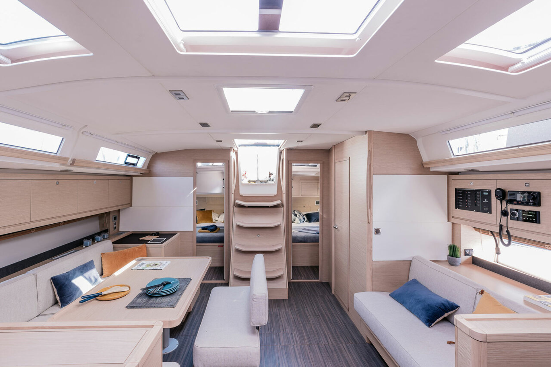 nausys-32591153-7332436-p.jpg
