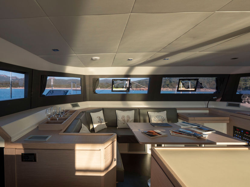 Dufour Yachts AMARA Delphinus