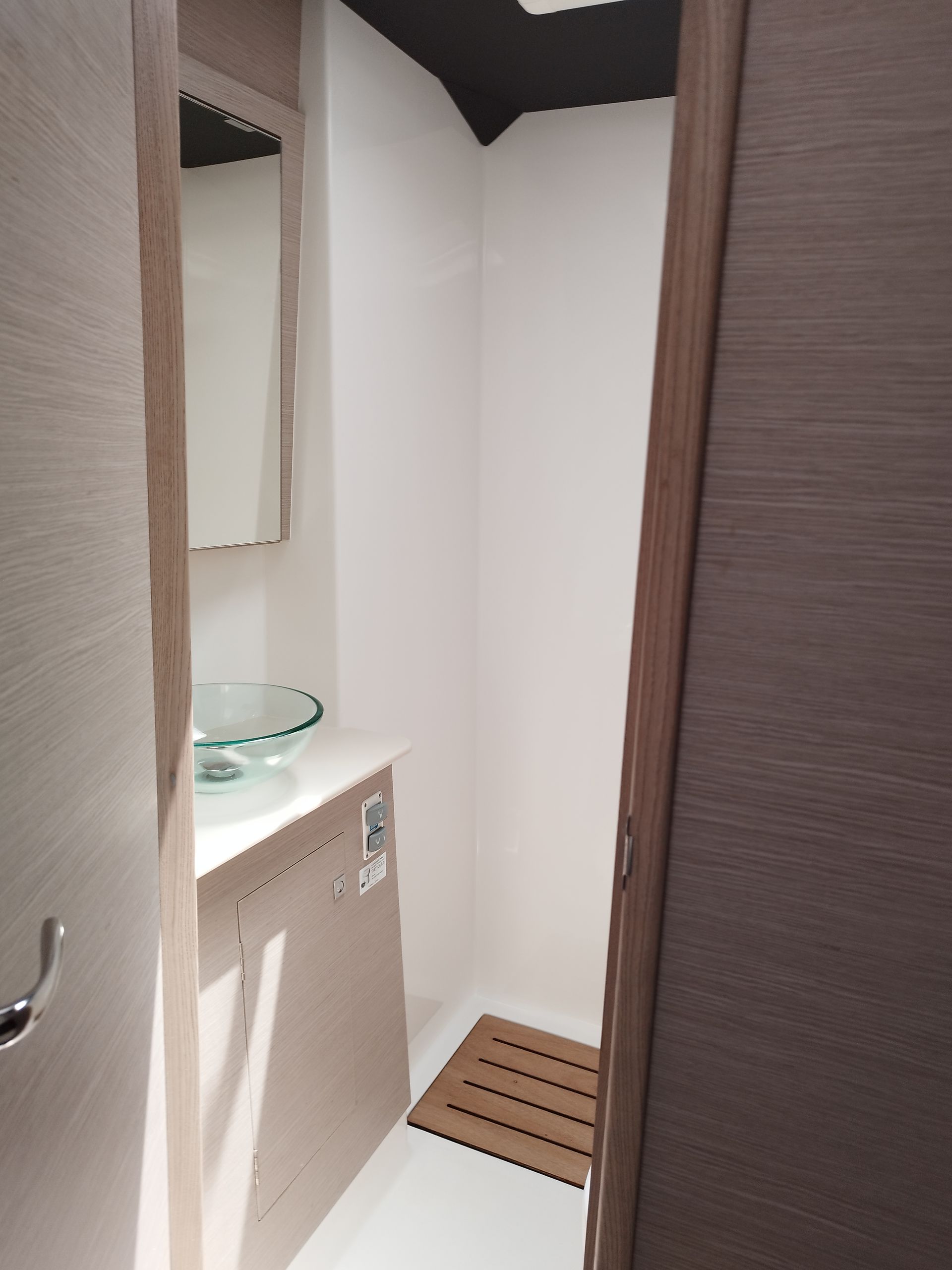 nausys-32861636-32683617-w.jpg
