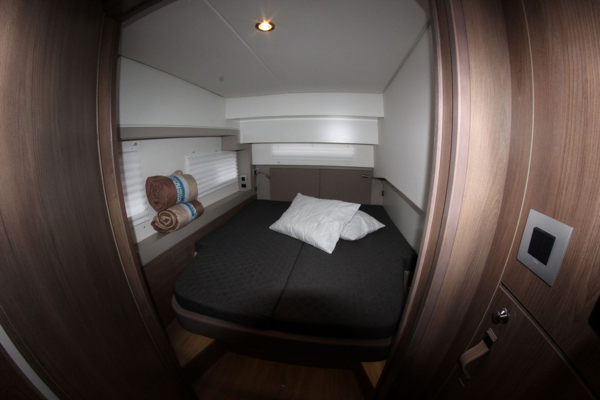nausys-32908099-932995-r3.JPG