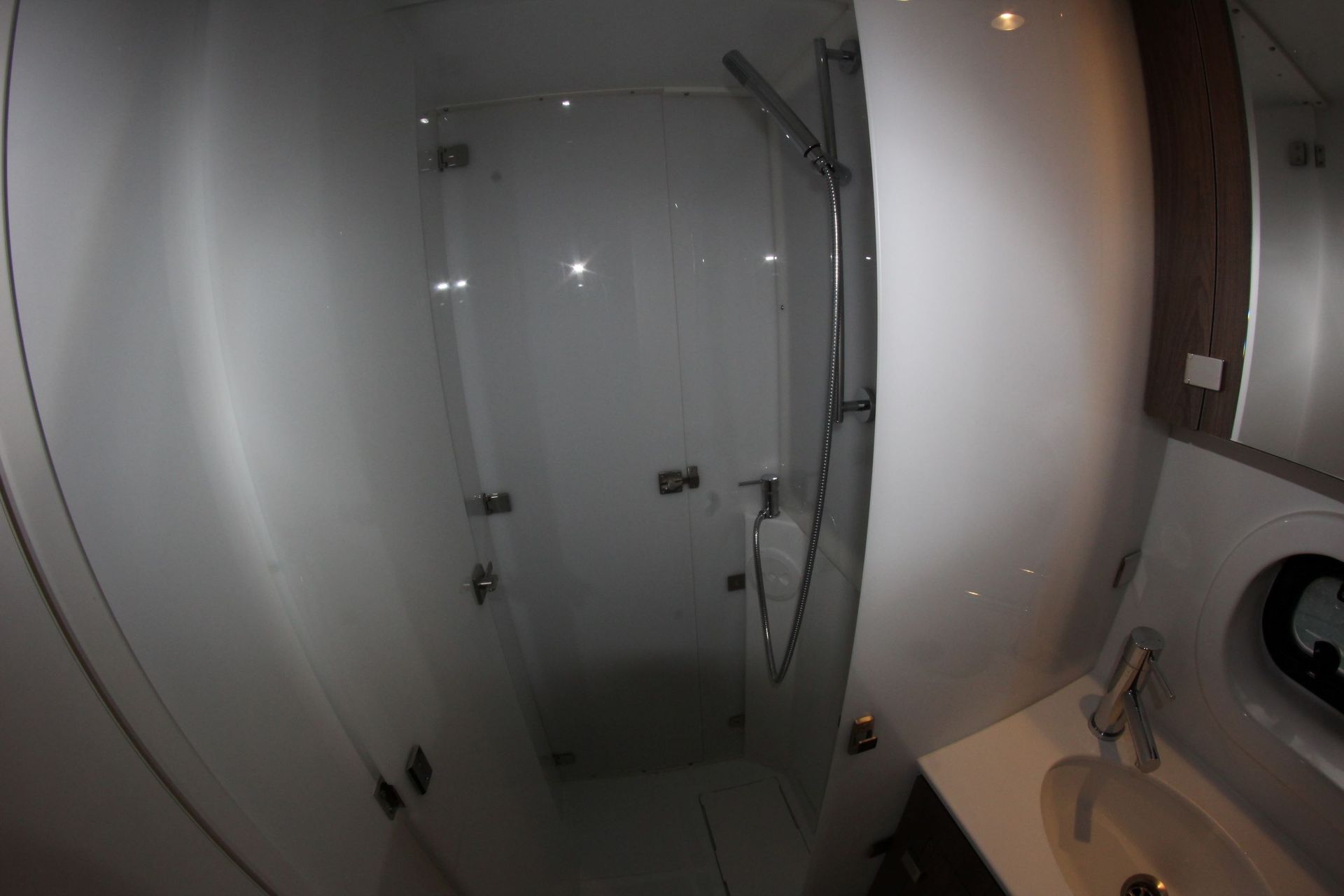 nausys-32908099-932995-w3.JPG