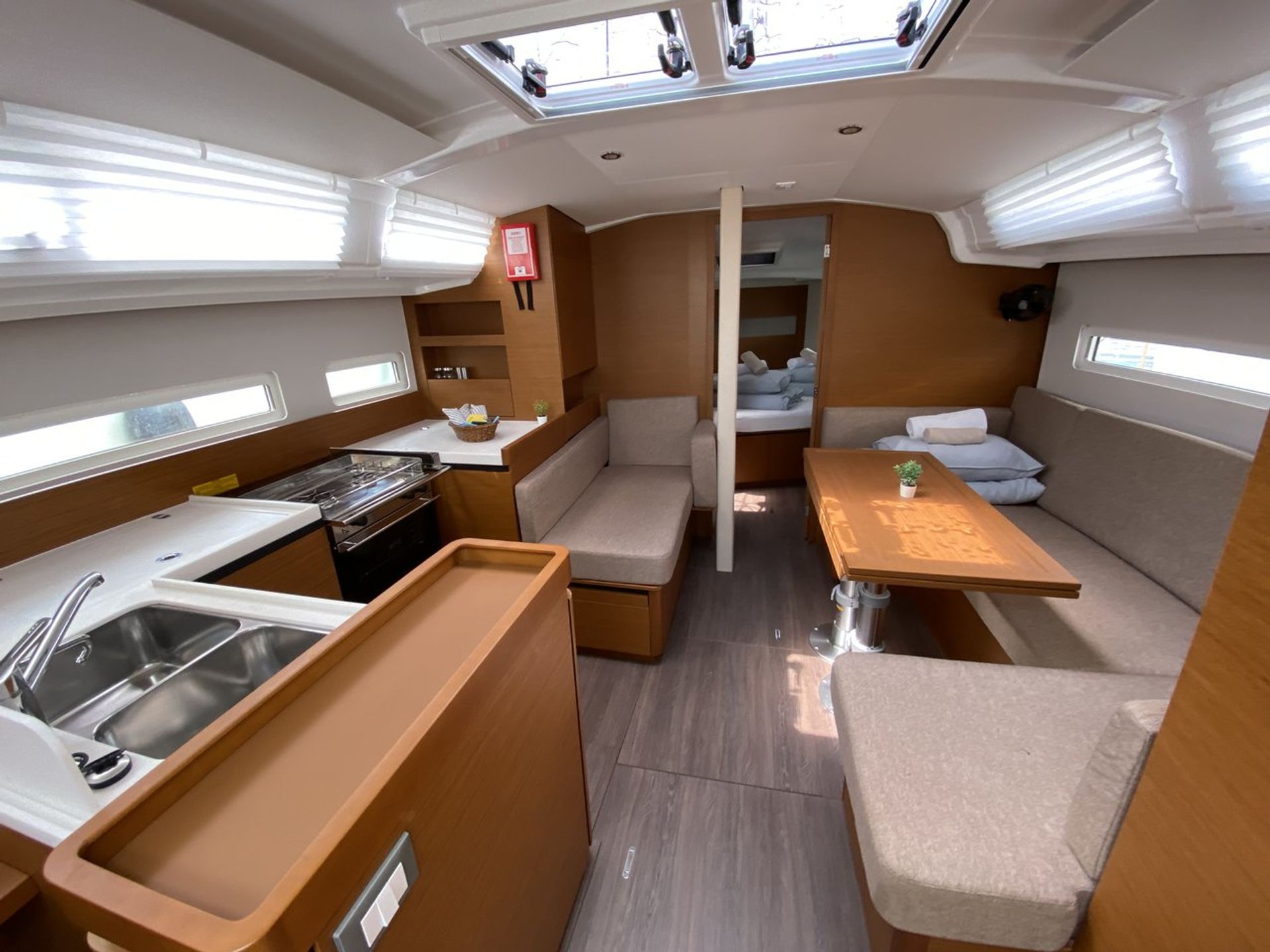 nausys-33053603-827770-p.jpg