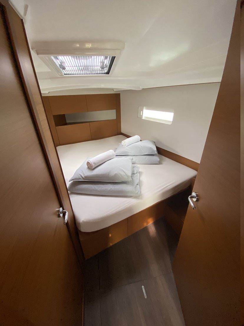 Jeanneau 410 night elli