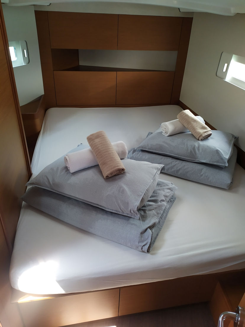 Jeanneau 410 night elli