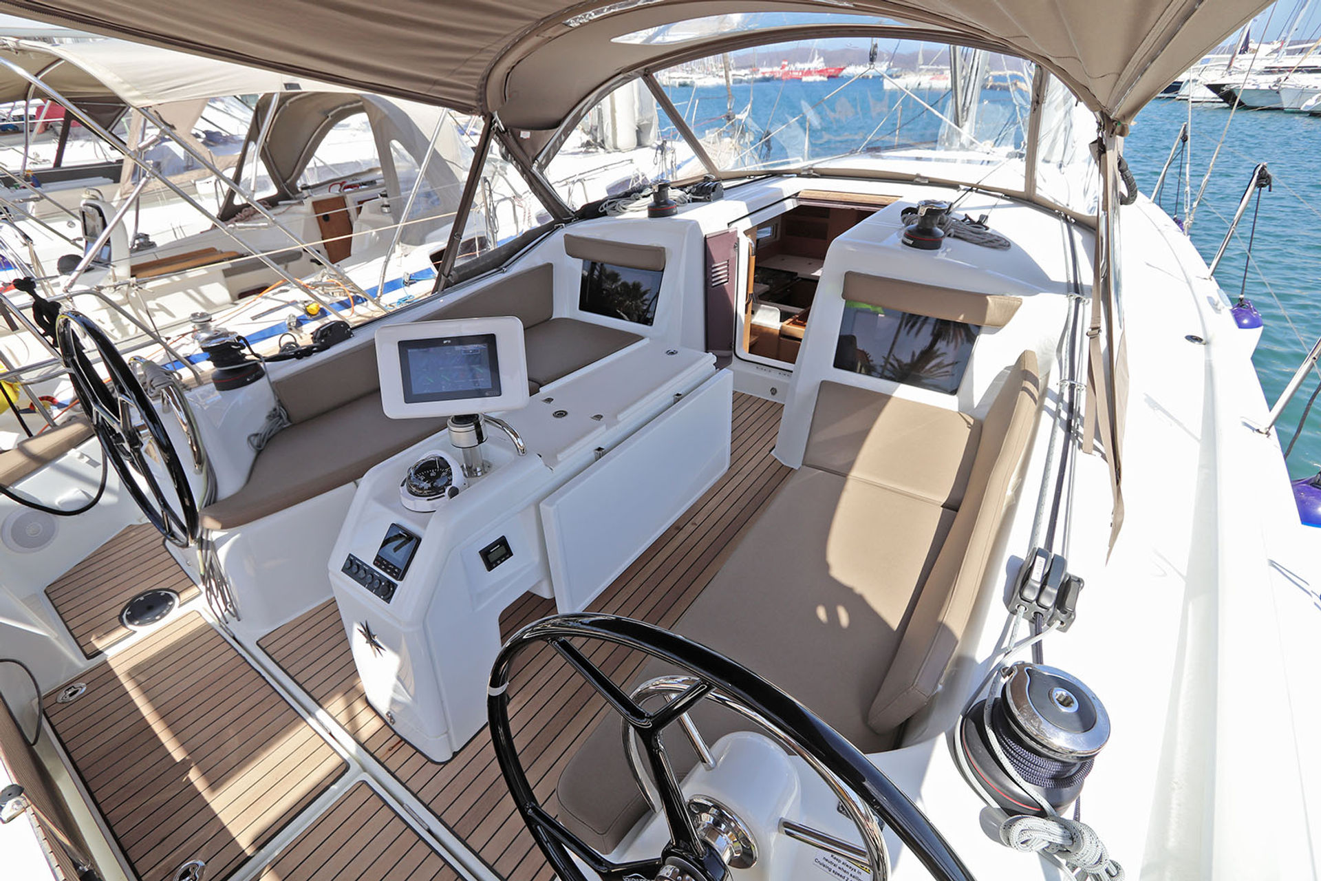 nausys-33054773-460402-n3.JPG