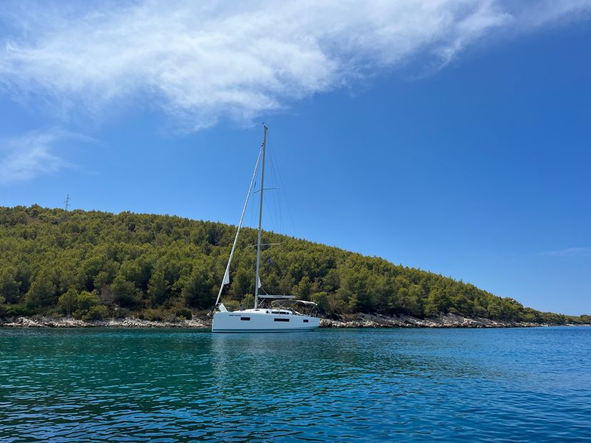 Jeanneau 410 Midnight Kiss