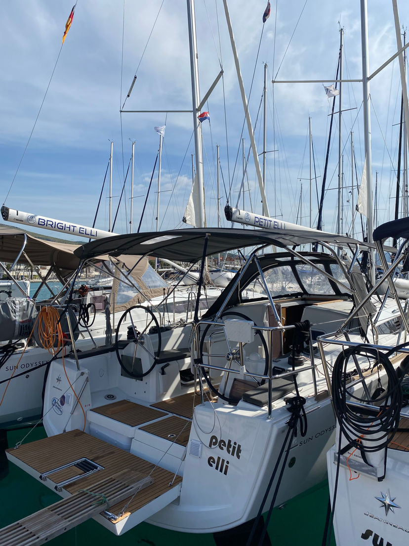 Jeanneau 49 petit elli