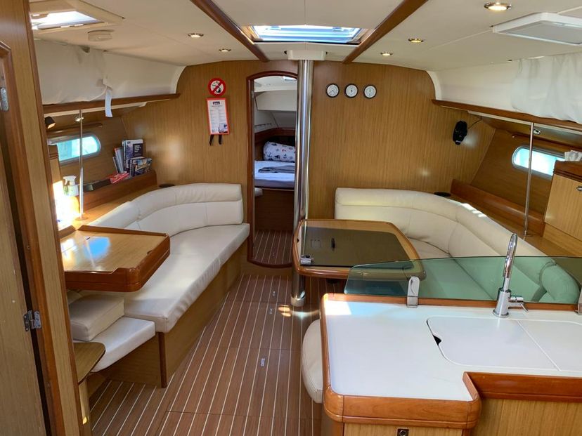 Jeanneau 42 Miss Joy