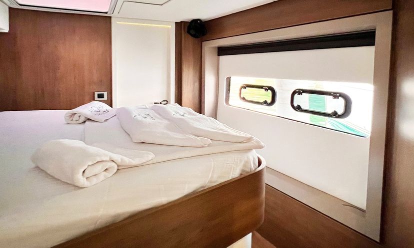 Catana 4.8  Honour