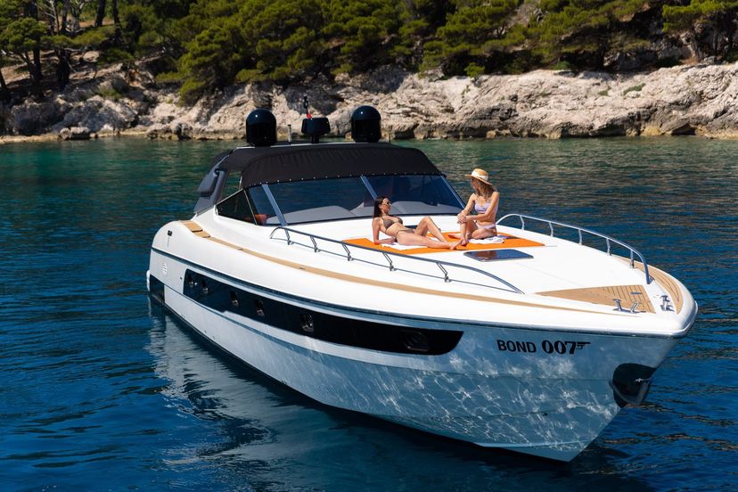 Tecnomar 64 Bond 007