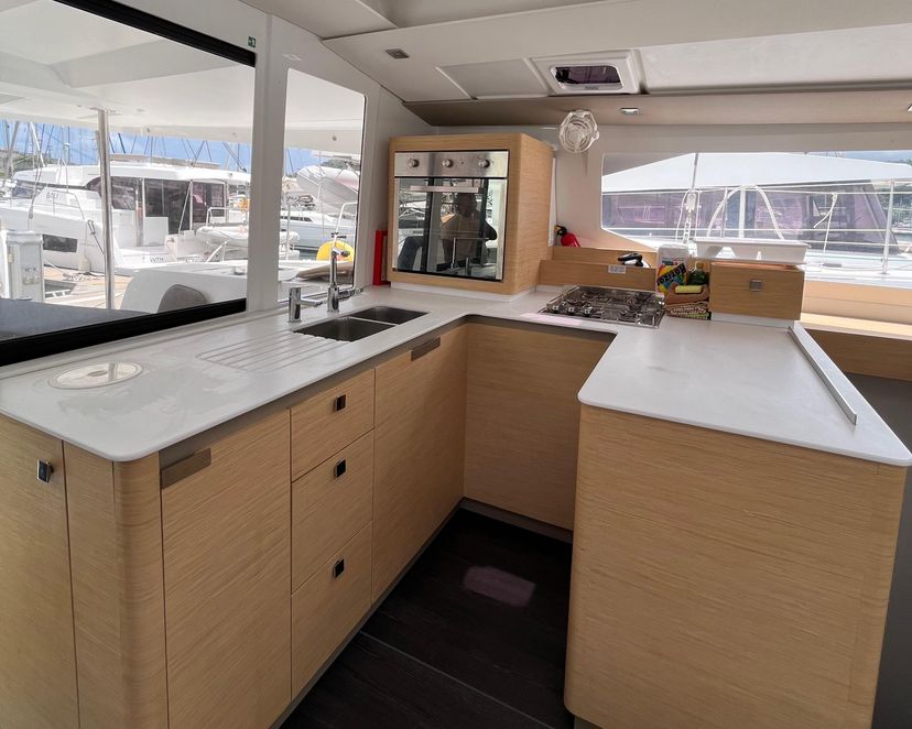 Fountaine Pajot 42 VENT D'ARGUIN