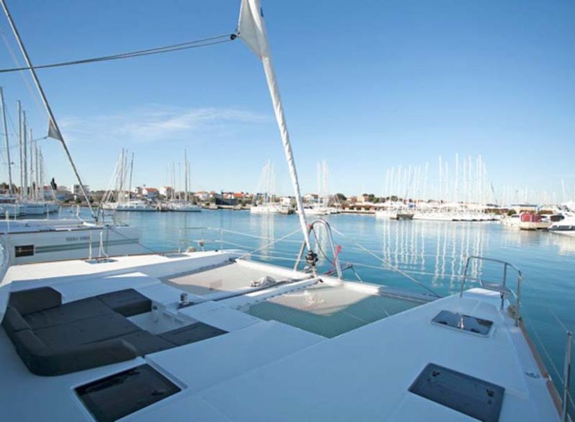 Lagoon 52 Great salsa