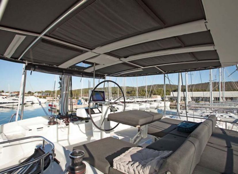 Lagoon 52 Great salsa