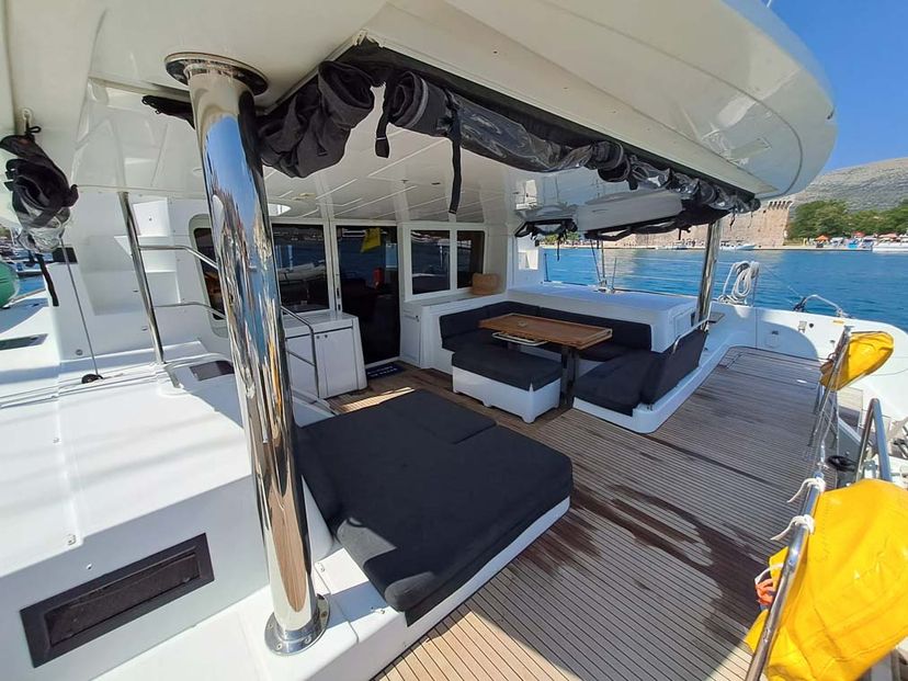 Lagoon 52 Great salsa