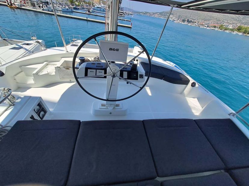 Lagoon 52 Great salsa