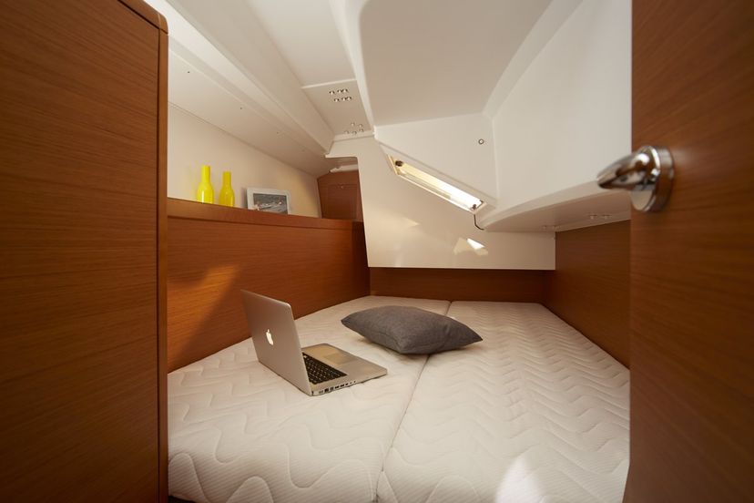 Jeanneau 49 White Feather