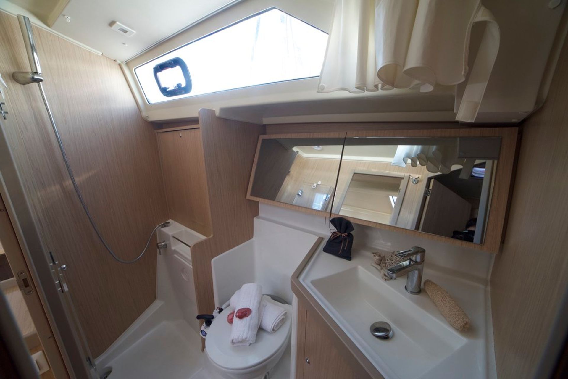 nausys-3777689-840040-w.jpg