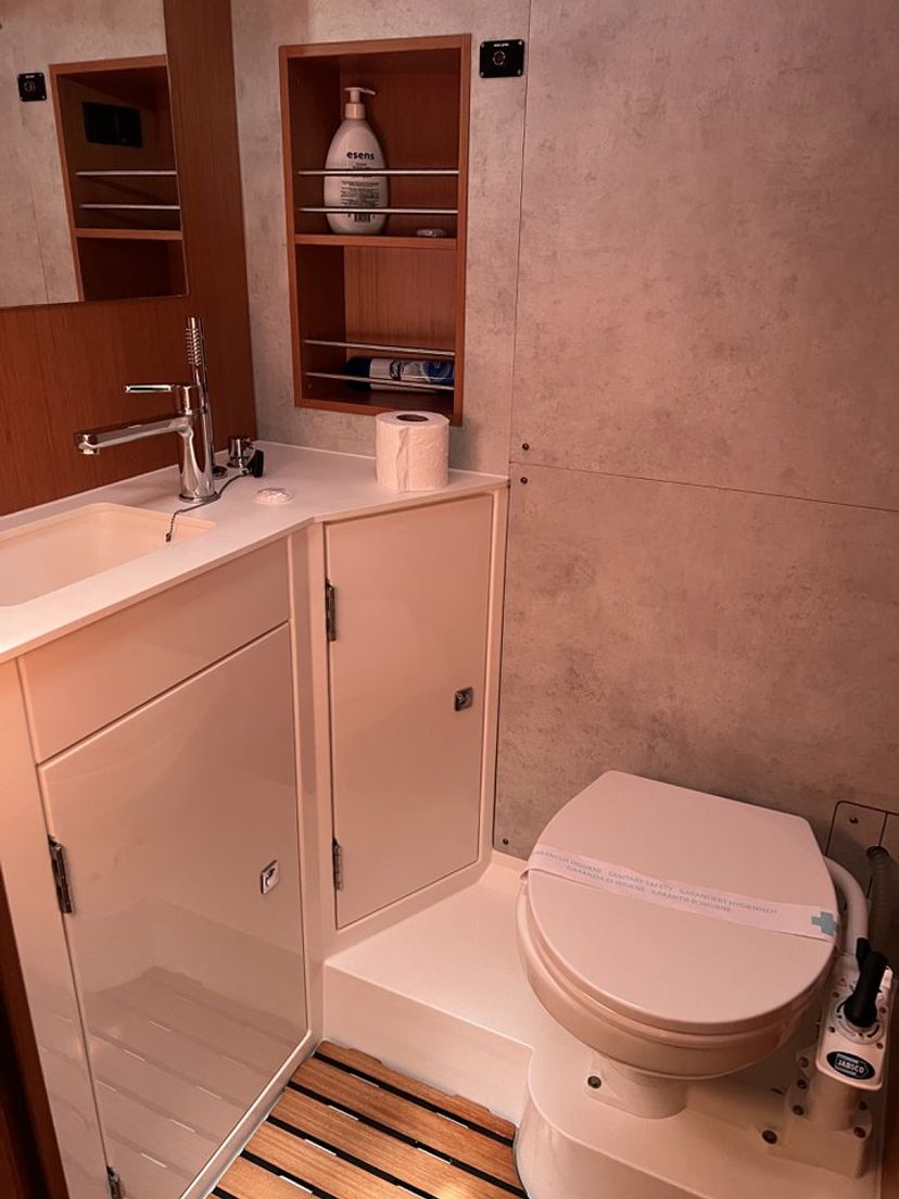 Bavaria Yachtbau C42 Auka