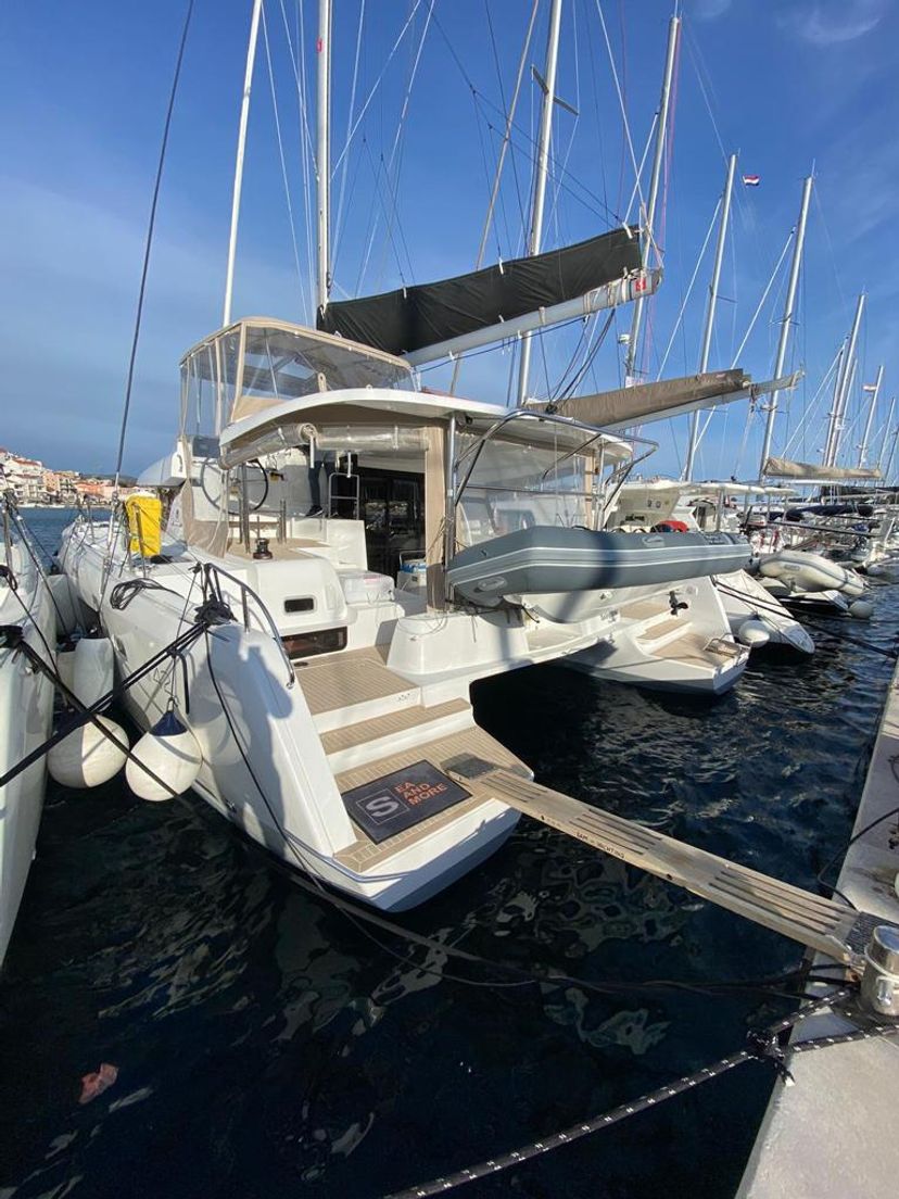 Lagoon 42 Sailing Breeze