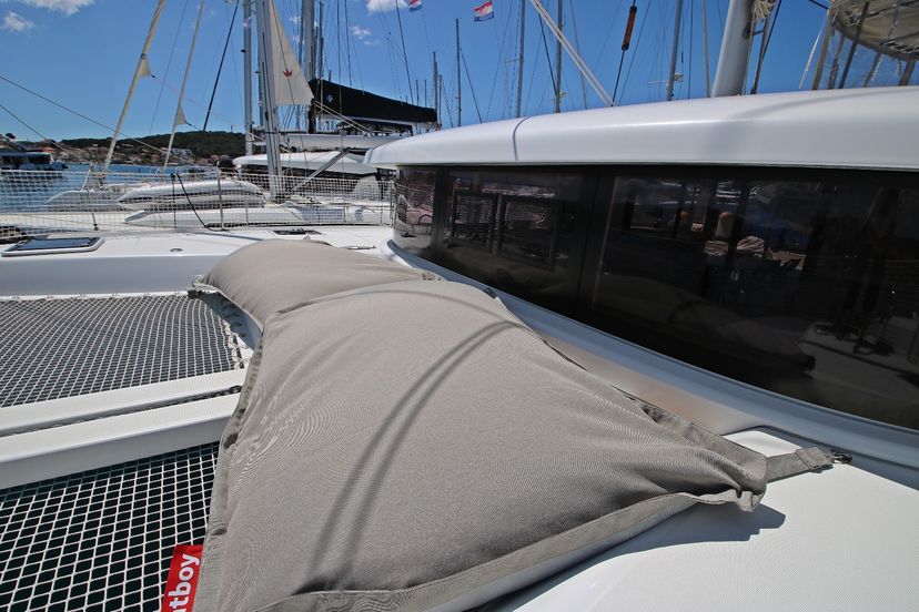 Lagoon 42 Sailing Breeze