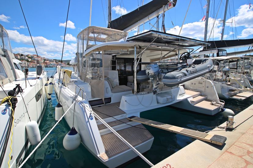 Lagoon 42 Sailing Breeze
