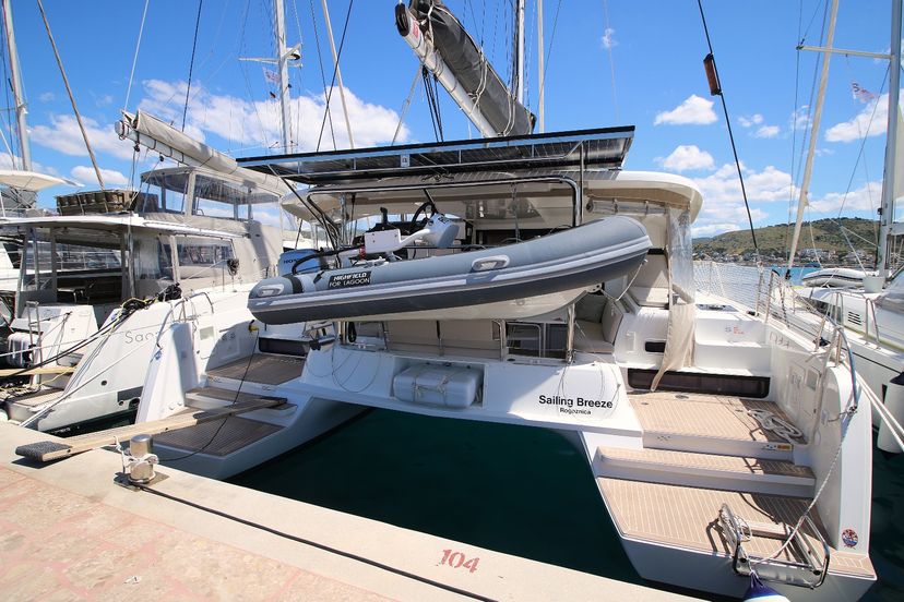 Lagoon 42 Sailing Breeze