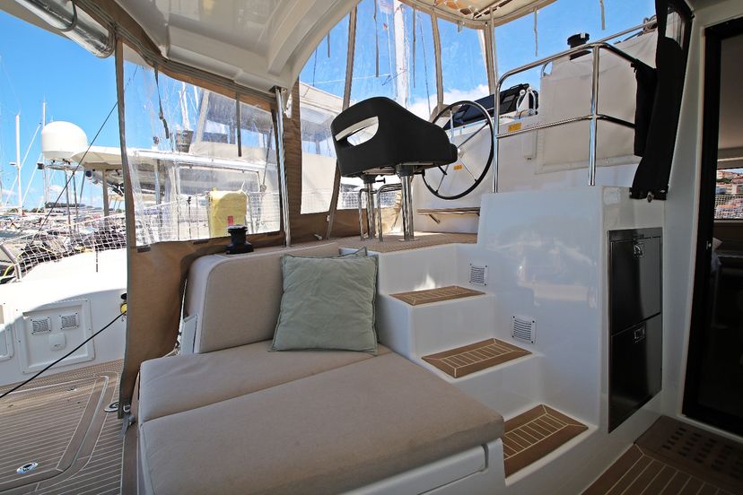 Lagoon 42 Sailing Breeze