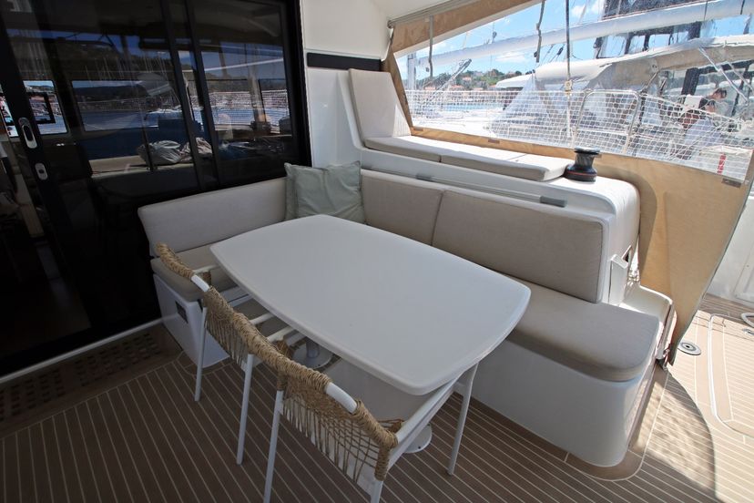 Lagoon 42 Sailing Breeze