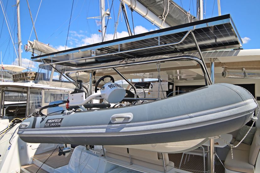 Lagoon 42 Sailing Breeze