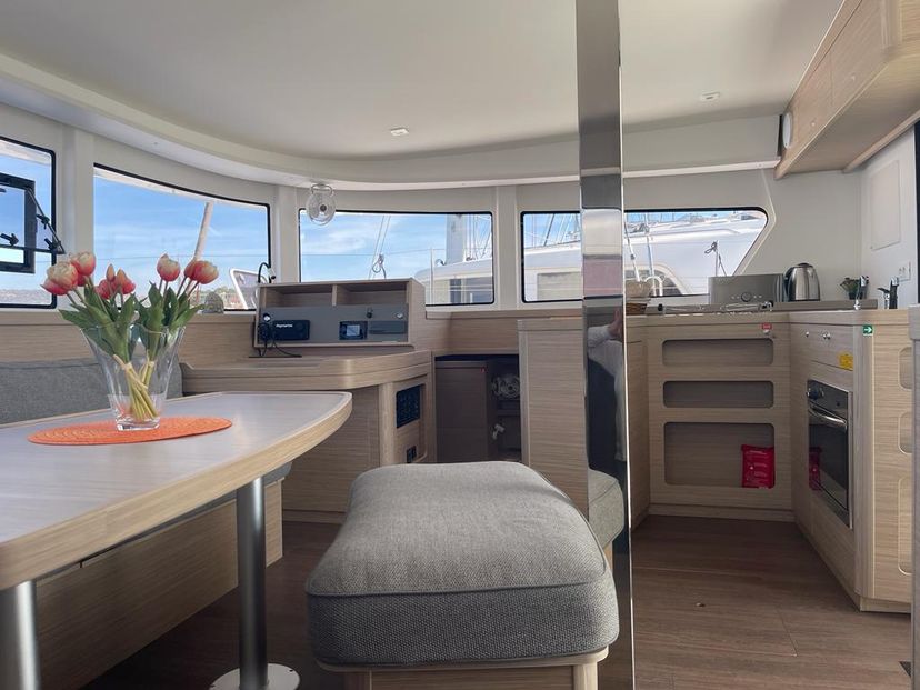 Lagoon 42 Sailing Breeze