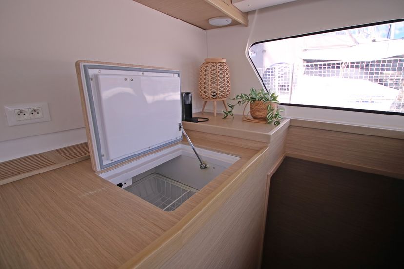 Lagoon 42 Sailing Breeze