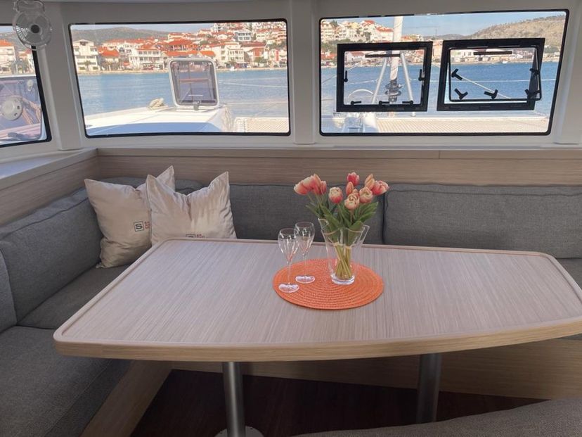 Lagoon 42 Sailing Breeze