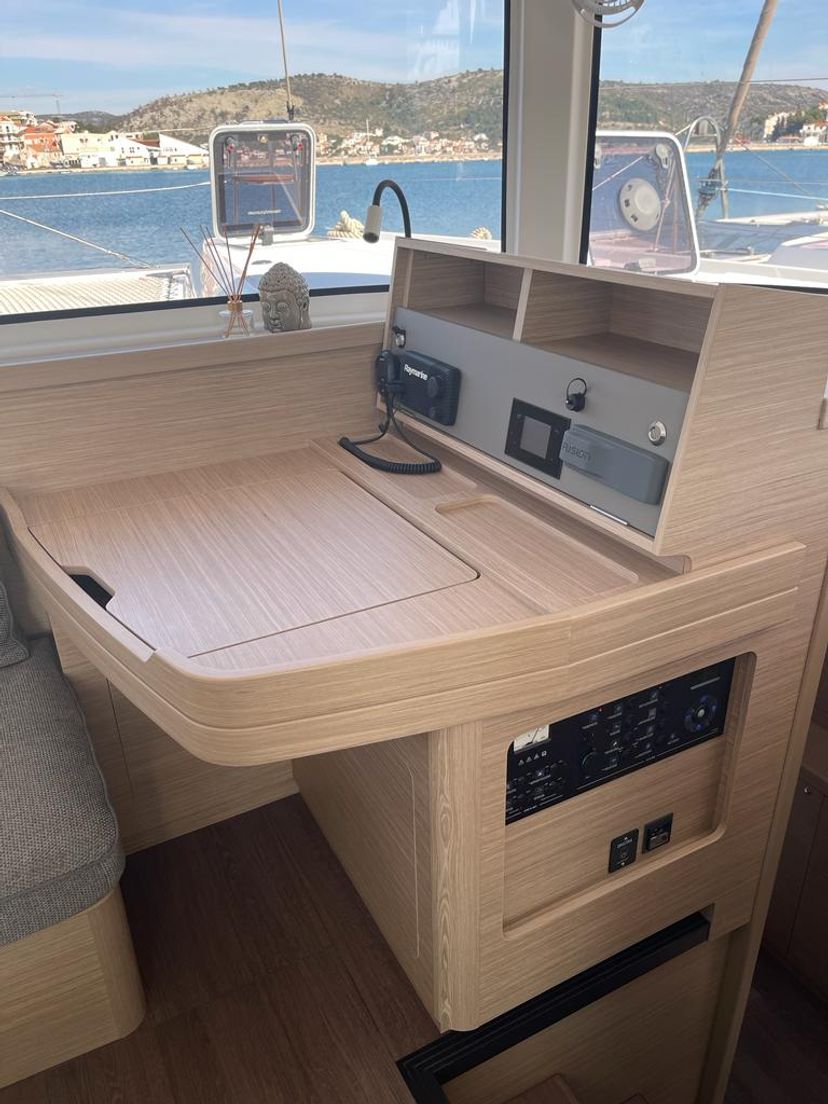 Lagoon 42 Sailing Breeze