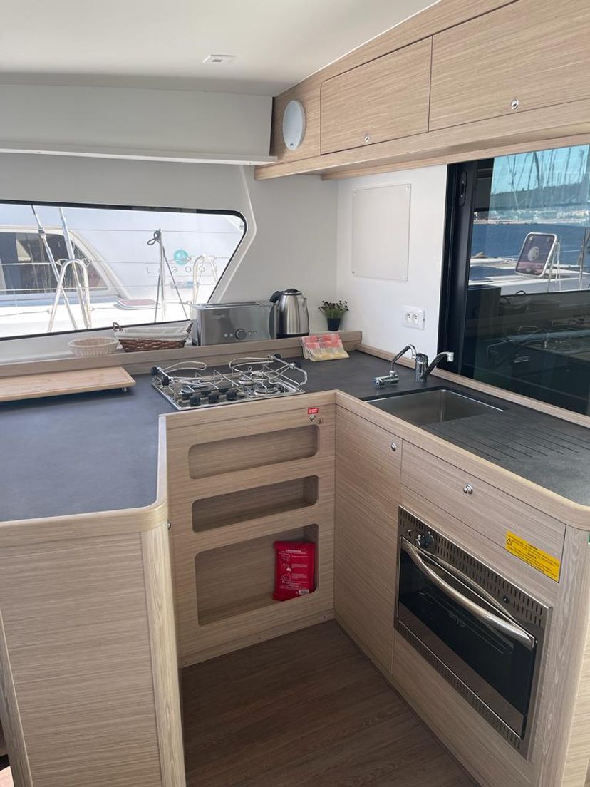 Lagoon 42 Sailing Breeze