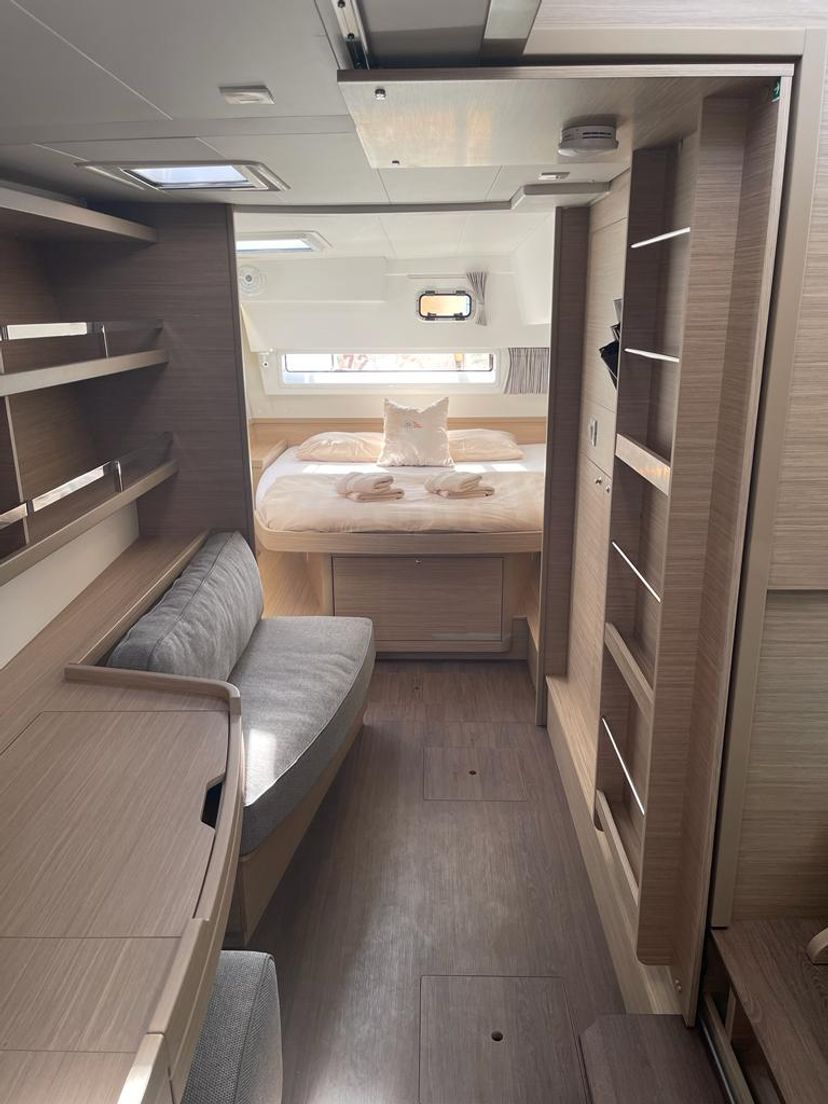 Lagoon 42 Sailing Breeze