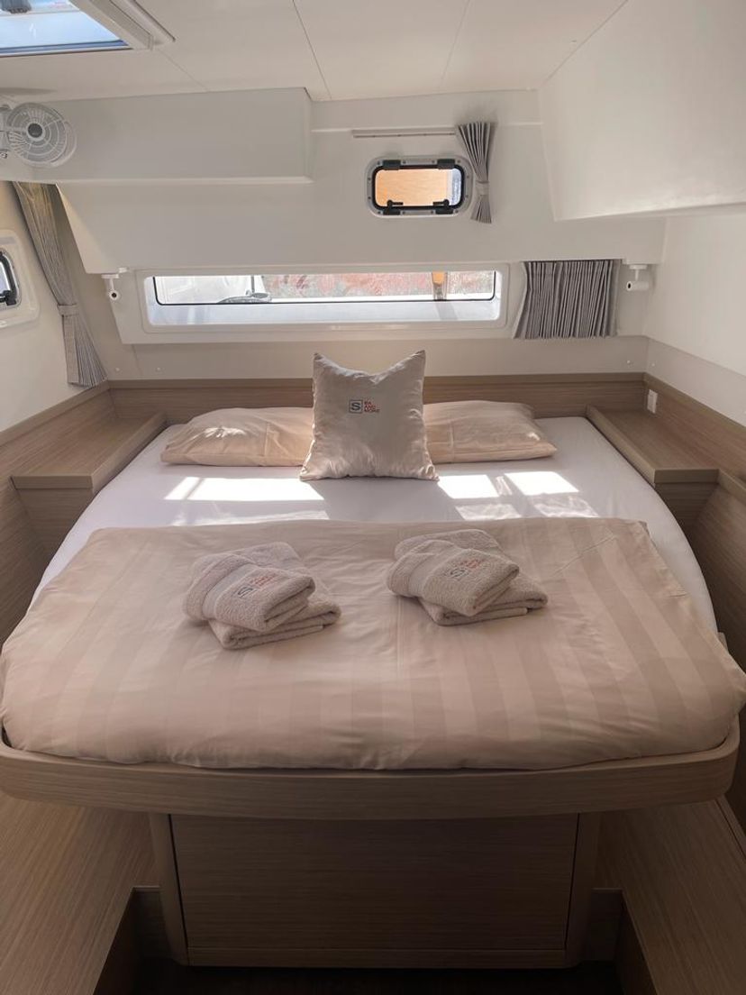 Lagoon 42 Sailing Breeze