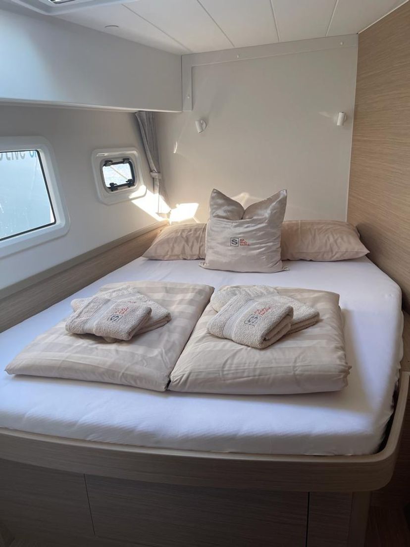 Lagoon 42 Sailing Breeze