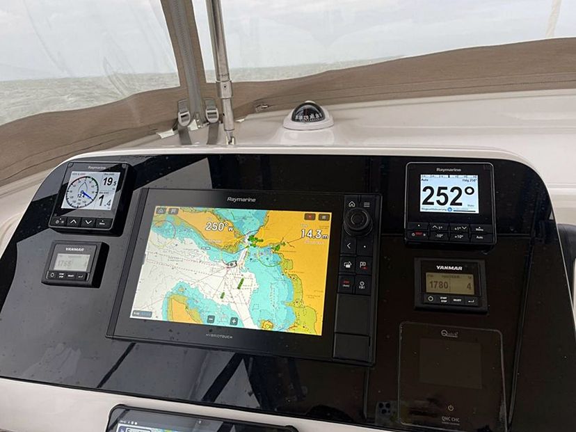 Lagoon 42 Sailing Breeze