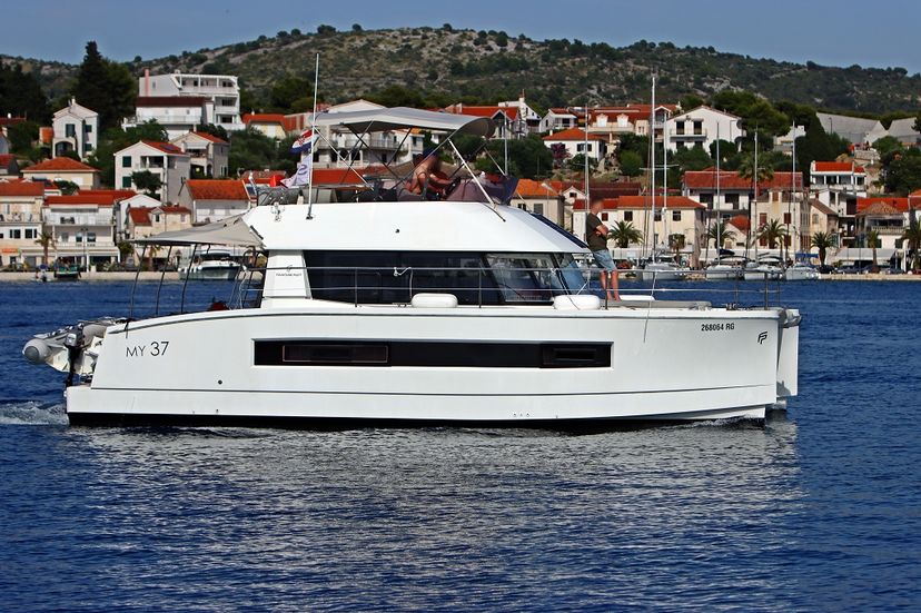 Fountaine Pajot 37 Thunderball
