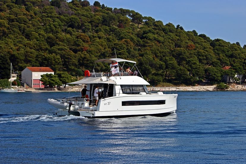Fountaine Pajot 37 Thunderball