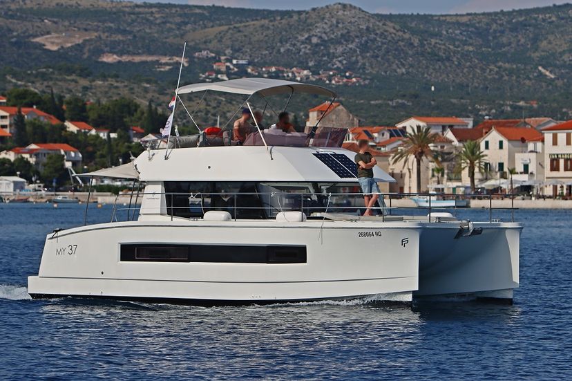 Fountaine Pajot 37 Thunderball