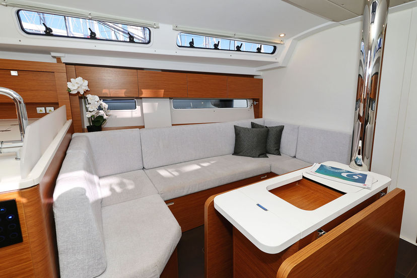 Hanse Yachts 410 Bela