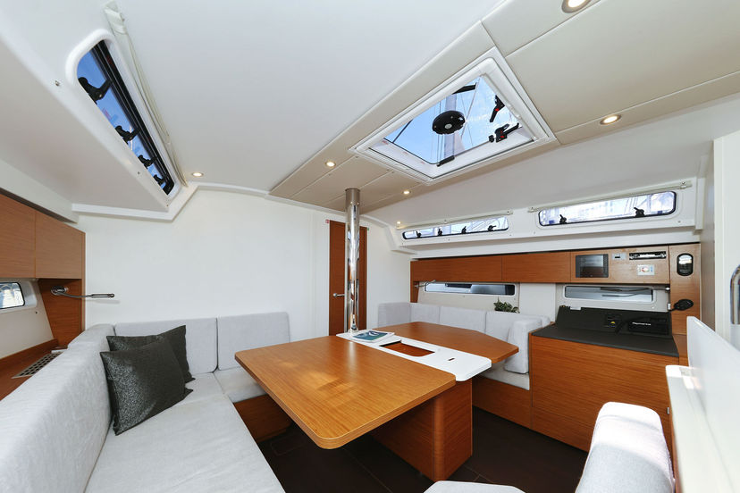 Hanse Yachts 410 Bela