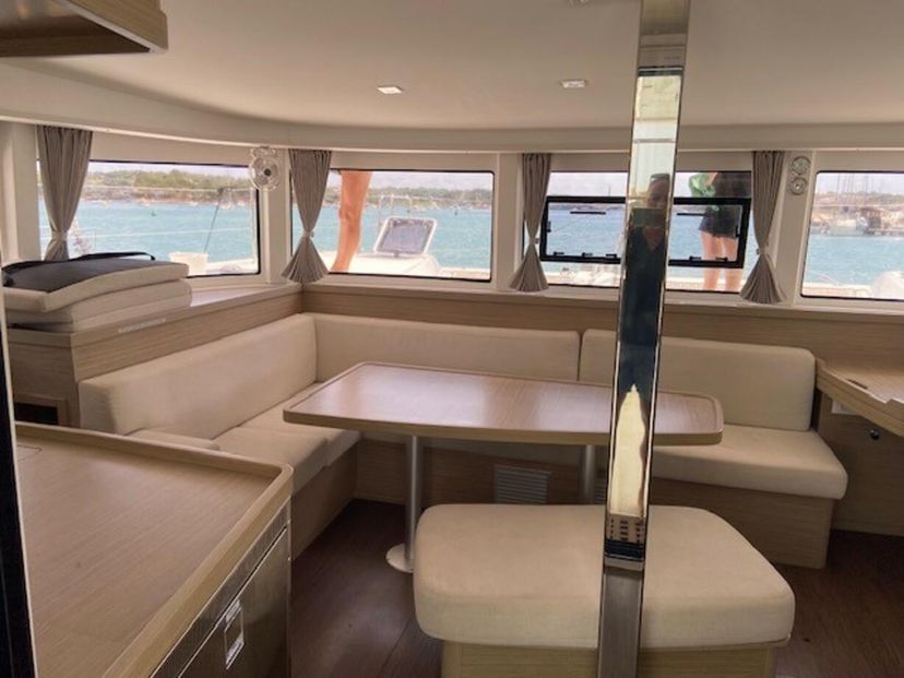Lagoon 42 Laurencia