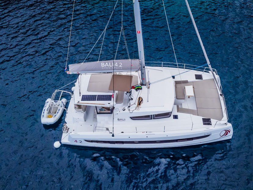 Catana 4.2 Au Soleil